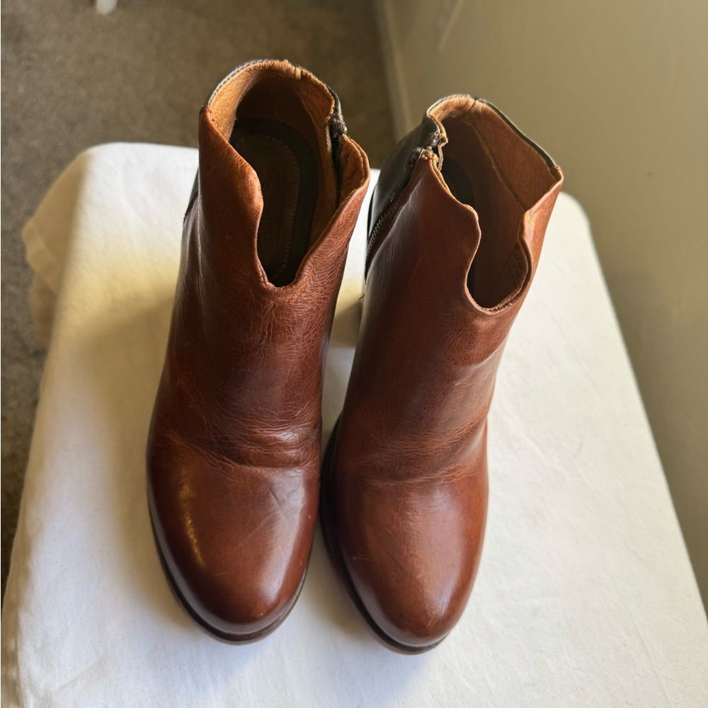Freebird by Steven Detroit Distressed Handcrafted Leather Ankle Booties. Size 9